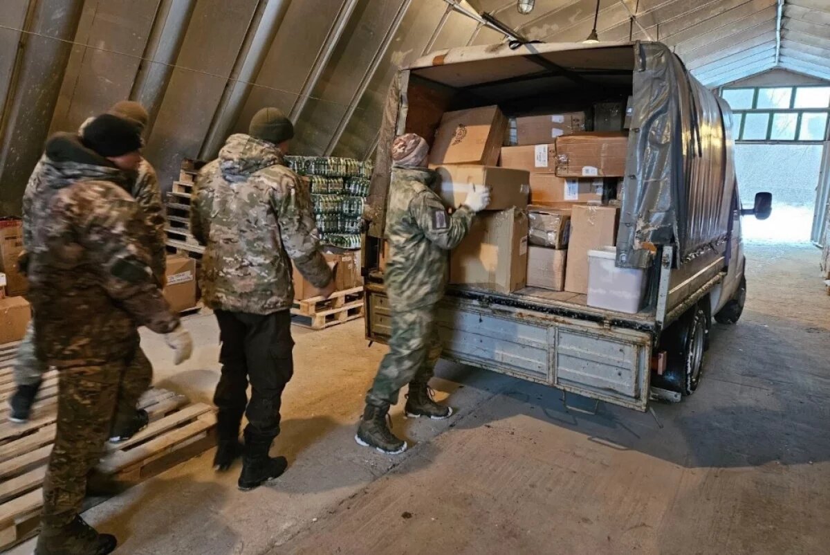    Орловский вуз передал десантникам продукты питания и бытовые вещи