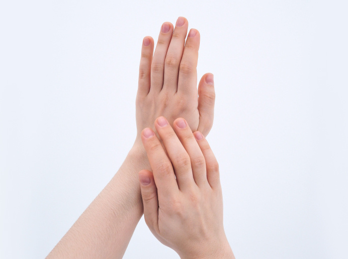 Маникюр выполнен мастером студии "Кисточки".