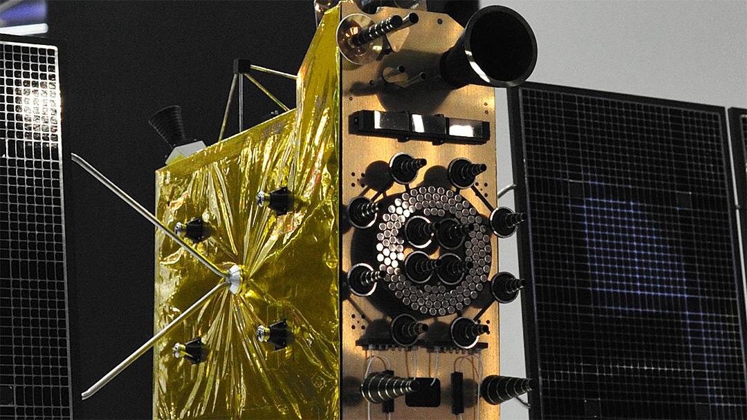 Макет навигационного спутника «Глонасс-К» с выставки «Армия-2023»