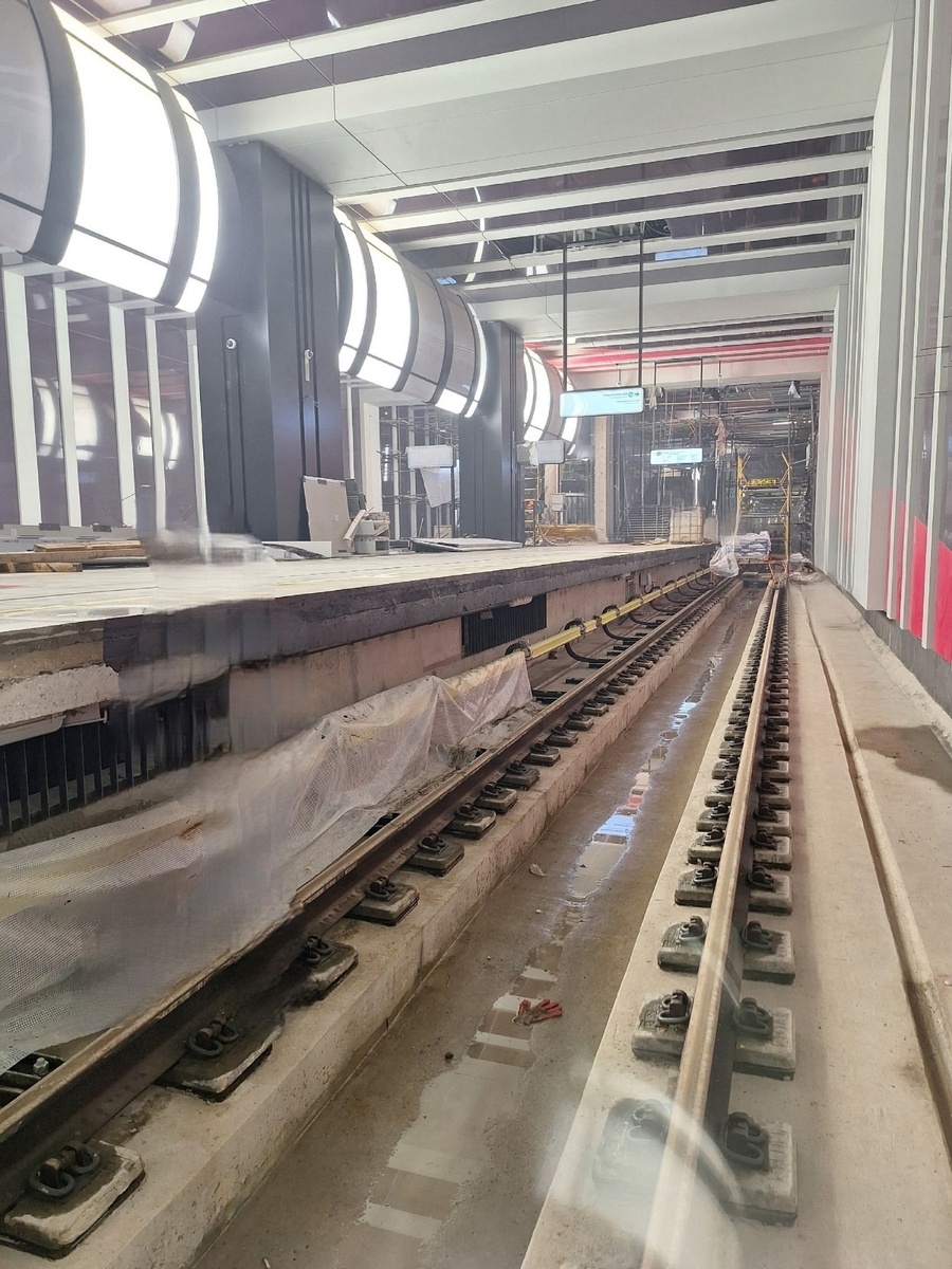 📷 1.1: Вид на станцию 🚇 «Коммунарка» (бывш. «Бачуринская») Троицкой линии.