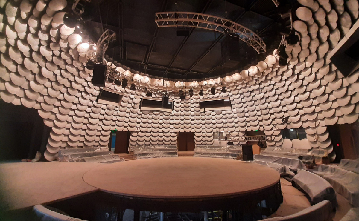 Недавно снимала строящийся театр