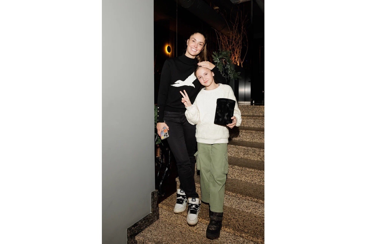 Пресс-служба театра📷Агата Муцениеце с дочерью Мией