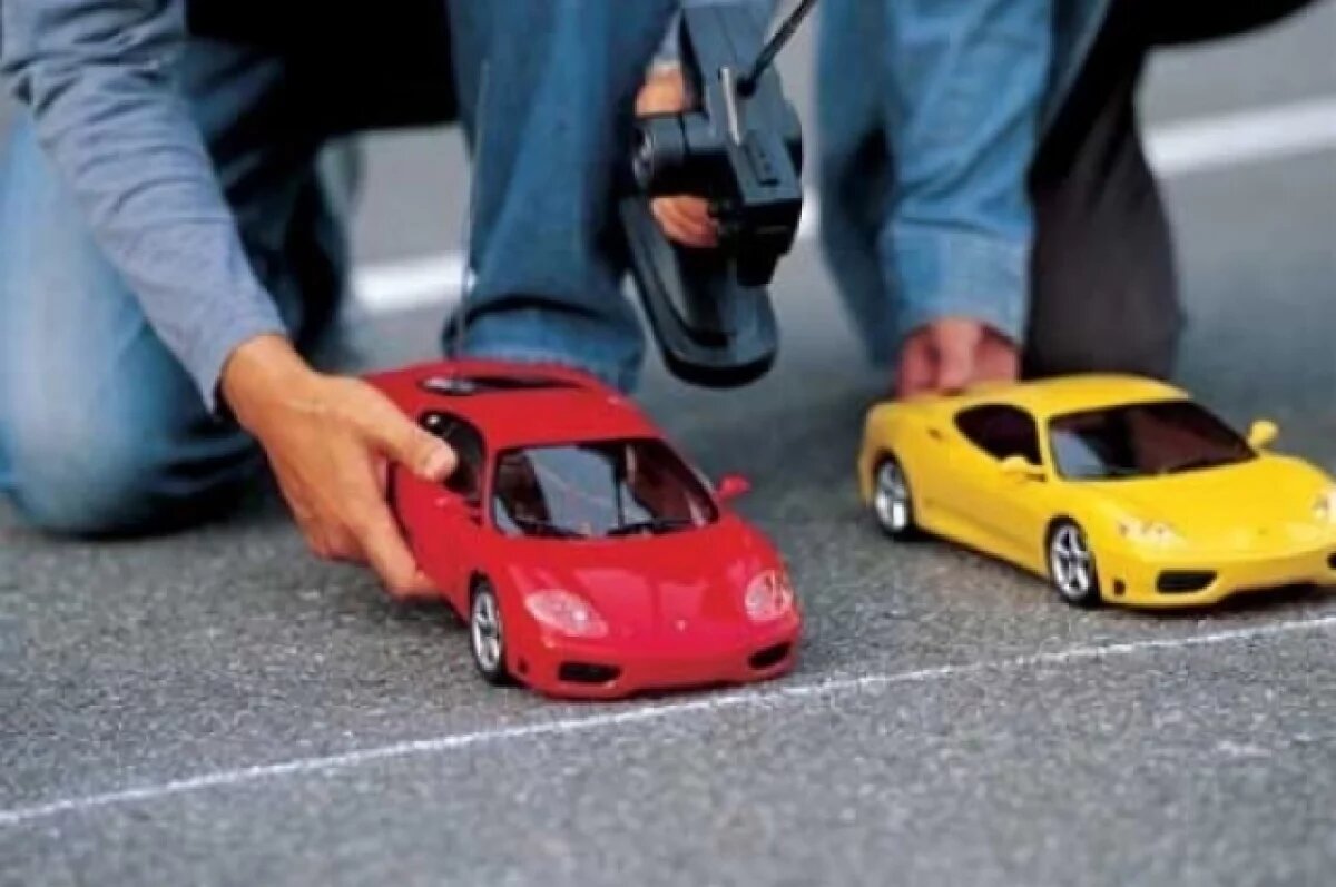    Ученик 8 класса в Уфе пытался сорвать урок машинкой на пульте управления