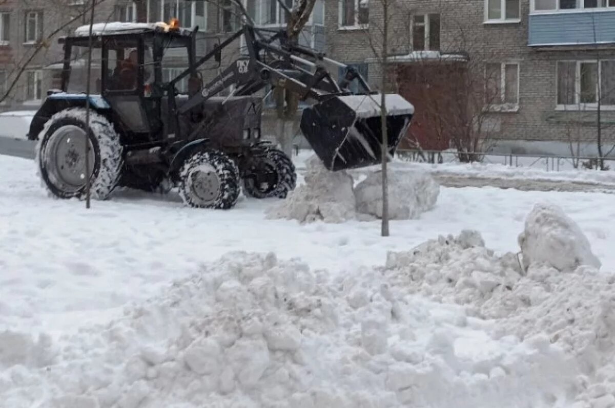    Мэрия Челябинска готовится к снегопадам, закупая тракторы на 240 млн