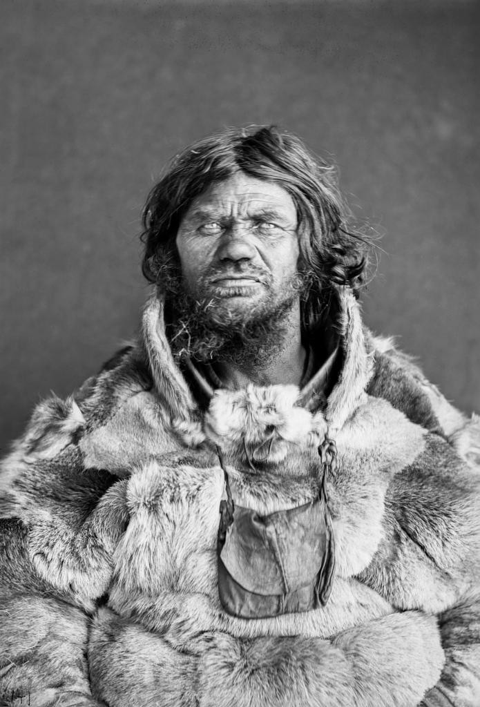 На фото лопарь из вот этой моей статьи: https://dzen.ru/a/Zy3TwnfPq19VPEDp. Конец 19 века.