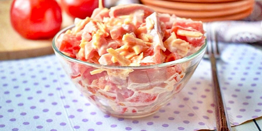 Салат из копченой колбасы и помидоров: простой и вкусный рецепт на Новый Год