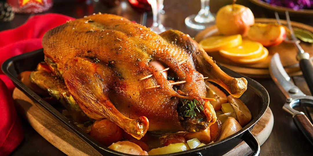 Утка с яблоками, запеченная в духовке