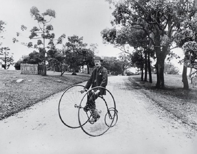 Первые попытки трехколсного велостроения