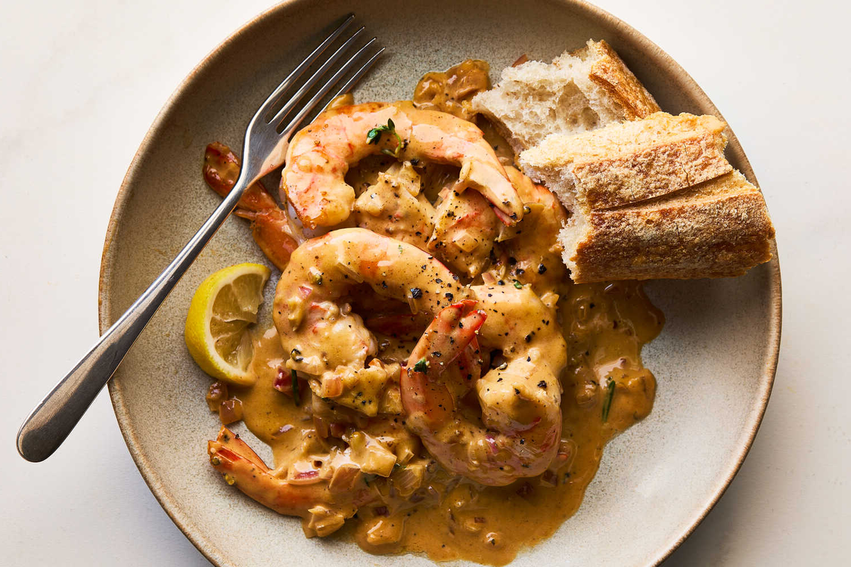 Жареные креветки в остром сливочном соусе