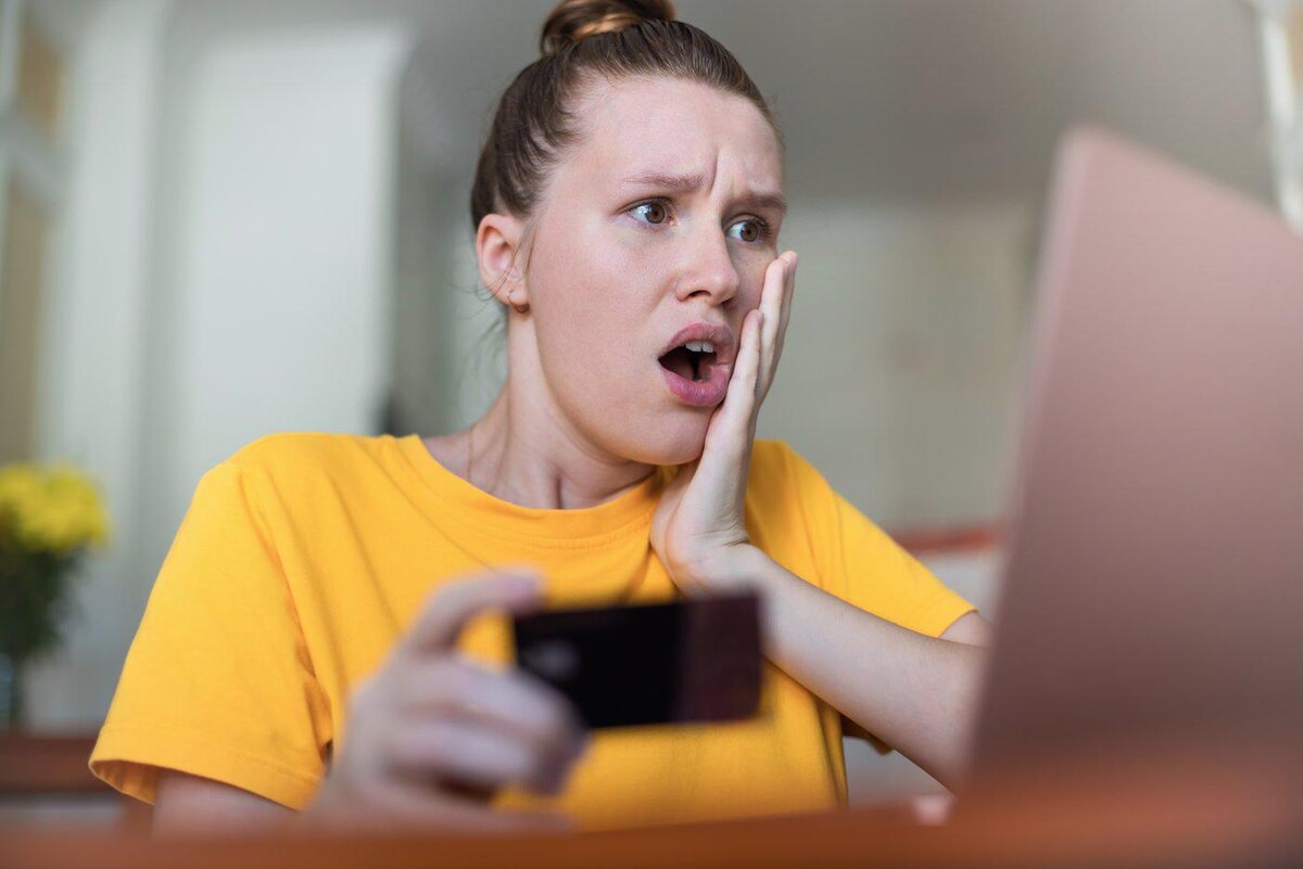 Зачастую дропперами становятся подростки, студенты или учителя, даже не осознавая, что участвуют в мошенничестве. EugeneEdge / Copyright (c) 2023 EugeneEdge/Shutterstoc