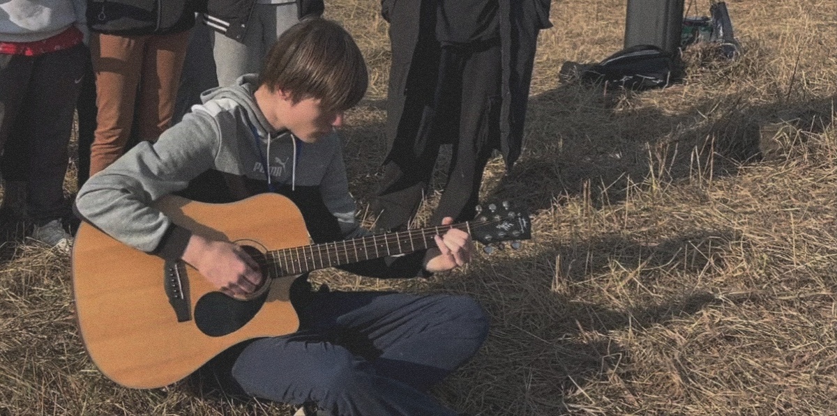Да, вот в сентябре у меня появилась одна новая фотография Стаса, а в октябре - вторая. И теперь эти две фотографии я буду эксплуатировать постоянно