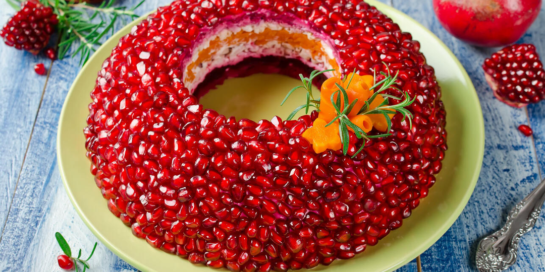 Салат "Гранатовый браслет" с курицей