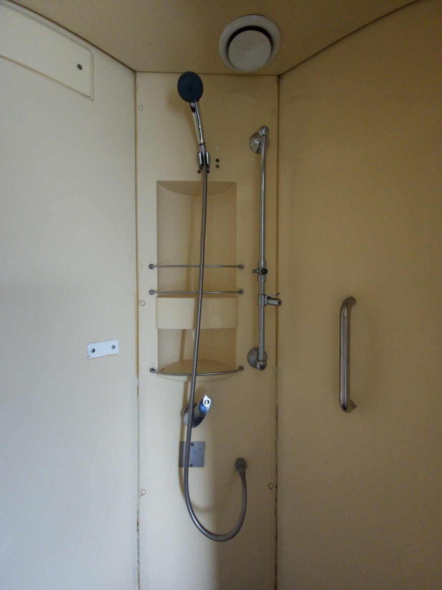 Если в поезде есть душ, доехать можно хоть до Африки