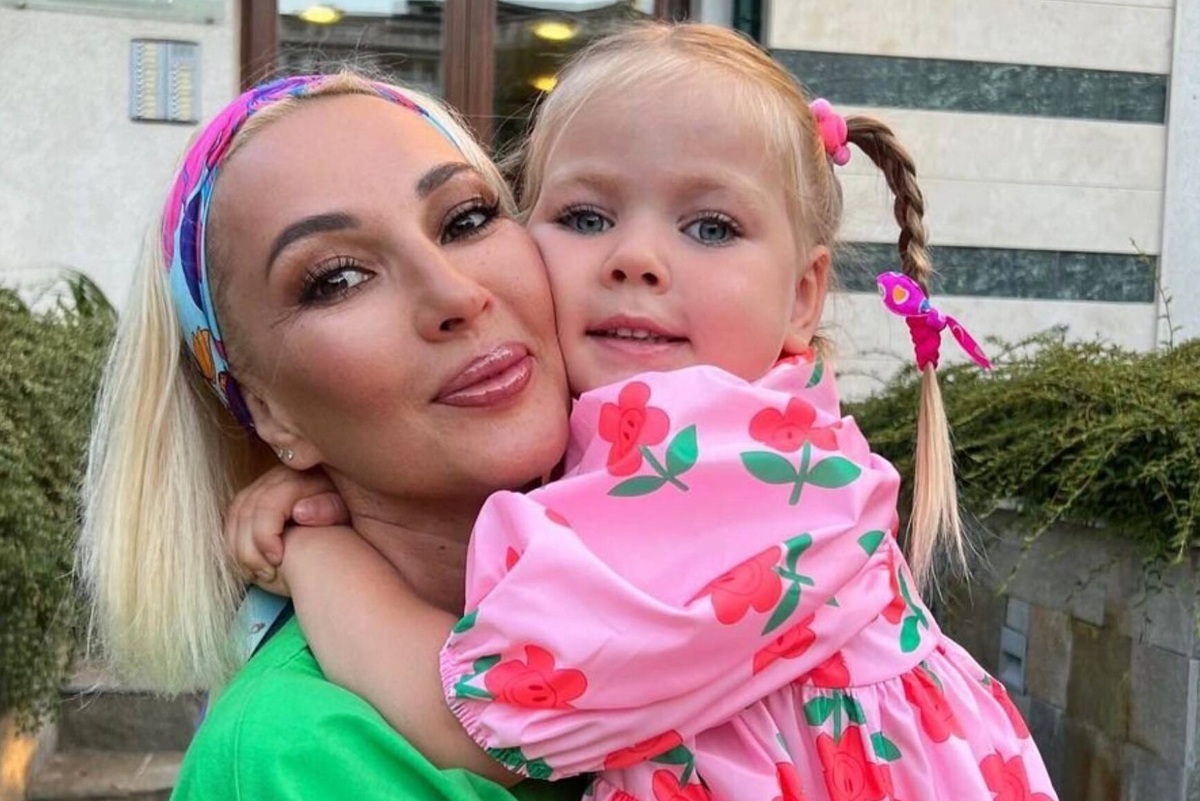     «Дед Мороз в шоке»: Лера Кудрявцева показала письмо, которое написала ее дочь волшебнику