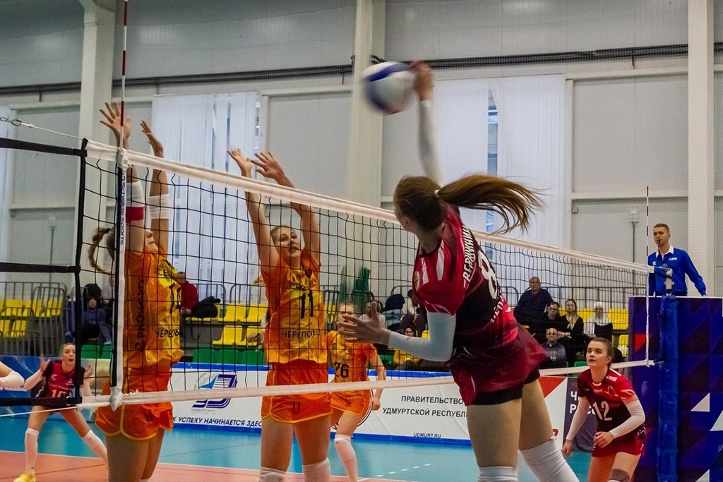    В Южно-Сахалинске "Северянка" дважды обыграла "Амурских тигриц" из Хабаровска и местный "Сахалин". Сейчас команда занимает второе место в турнирной таблице.