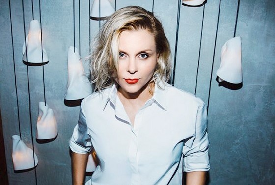    Яна Троянова