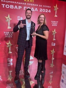    Артем Мянник, директор Службы по продажам белых бумаг и Мария Ратникова, руководитель направления маркетинга Группы «Илим»