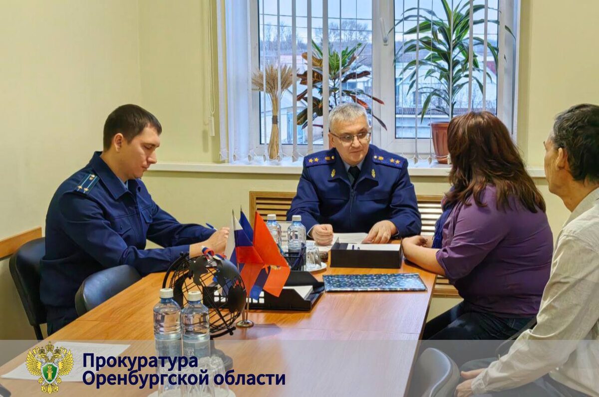    Жители Оренбургского района, пострадавшие от паводка, обратились с жалобами к прокурору