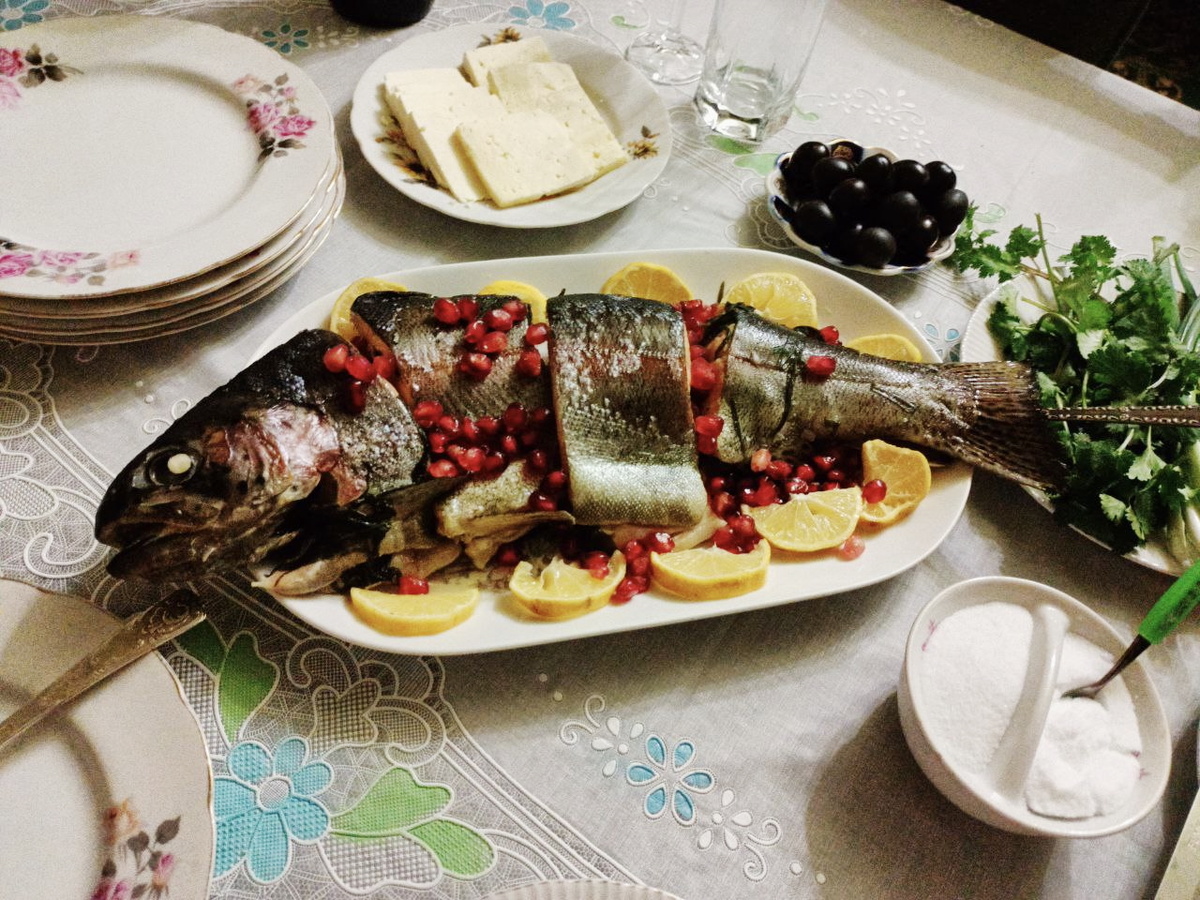 Даже не нашла у себя фото с того застолья: настолько была занята, что фотографировать было некогда. Это — шедевр от бабушки Влада с предыдущего Нового года, когда гостями были мы