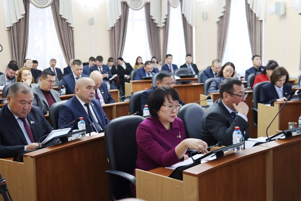 В Верховном Хурале на очередном заседании депутаты рассмотрели 86 вопросов. Среди ключевых – о земле.