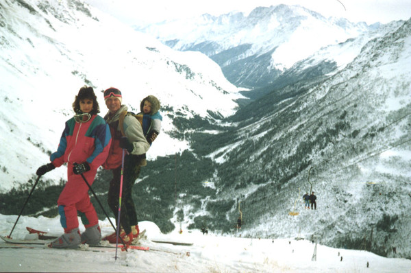 На фото – Кавказ, наш первый подъём на Чегет, через час начнётся буря, о которой я поделился с вами в этой «страшилке»!