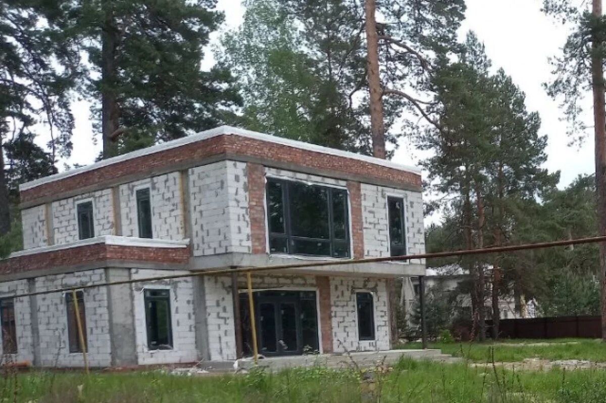    Братьев-мошенников осудили за не построенные коттеджи под Кстовом