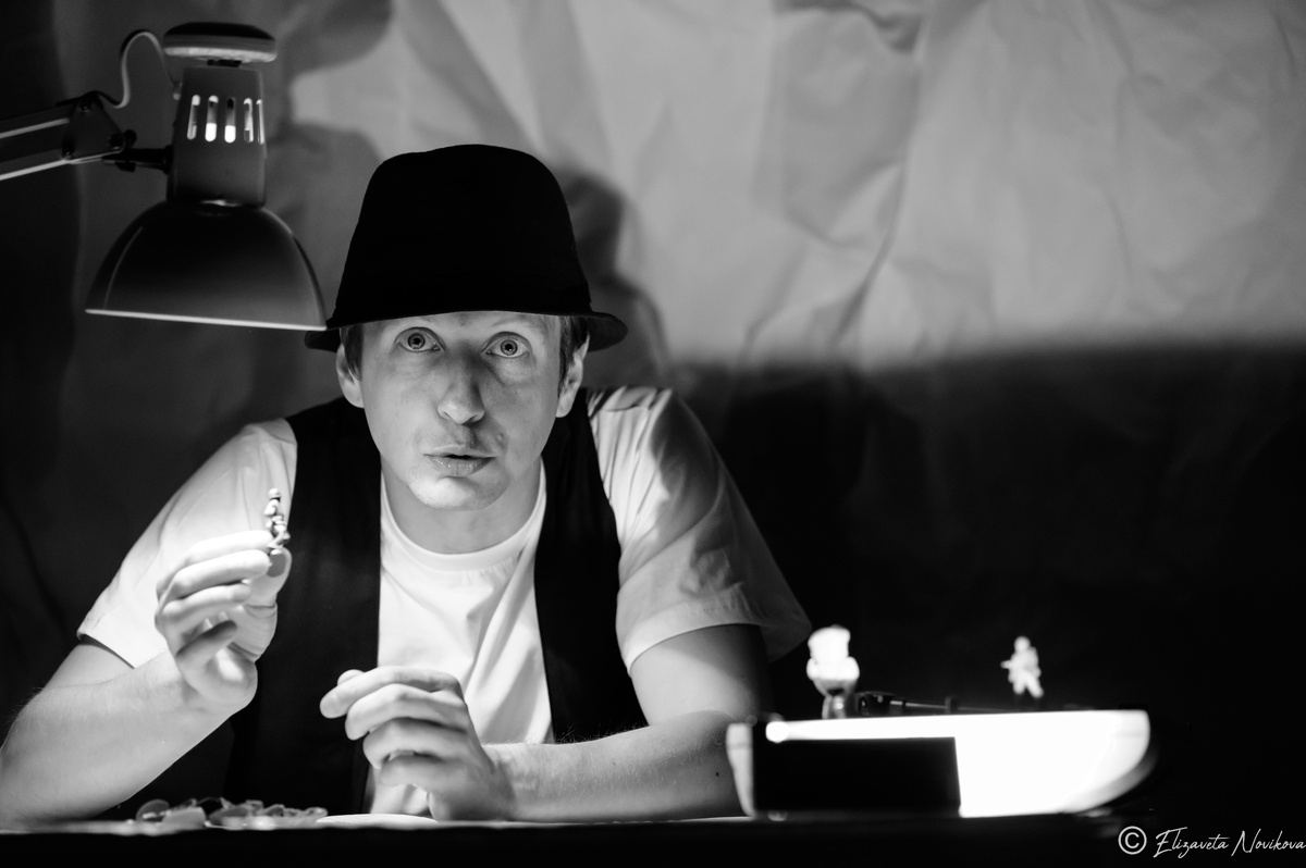 Жена Анисимов в спектакле "ПолКовник". Фото Елизаветы Новиковой