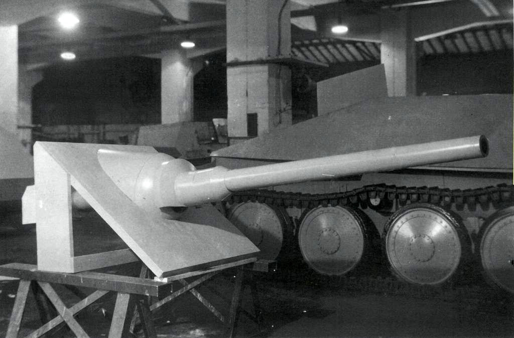 Полноразмерный макет установки, январь 1944 года.