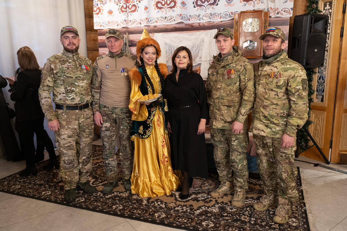 Мероприятие, посвященное Дню героев Отечества «Родные строки», прошло сегодня в казанском комплексе «Туган авылым». Фото: © Владимир Васильев / «Татар-информ»