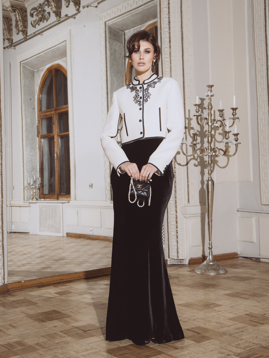 Жакет DIOR, Юбка ALESSANDRA RICH, Сумка CHANEL