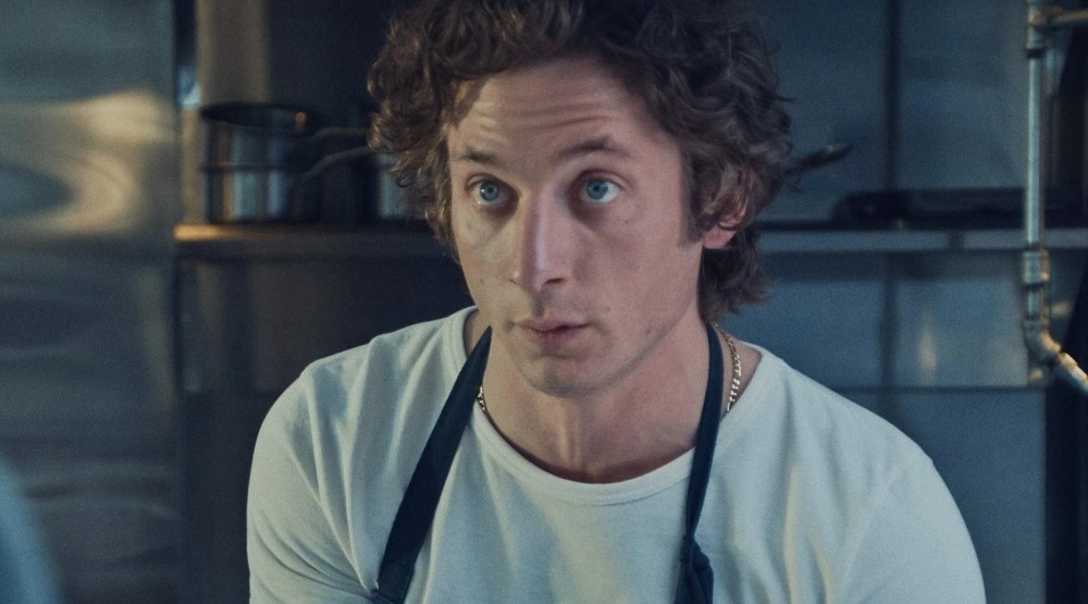     Кадр из 3 сезона сериала «Медведь» (2024)