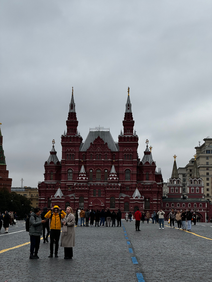 Все россияне видели ГИМ, даже если и не знают , что там находится. Ведь расположен он на Красной Площади 