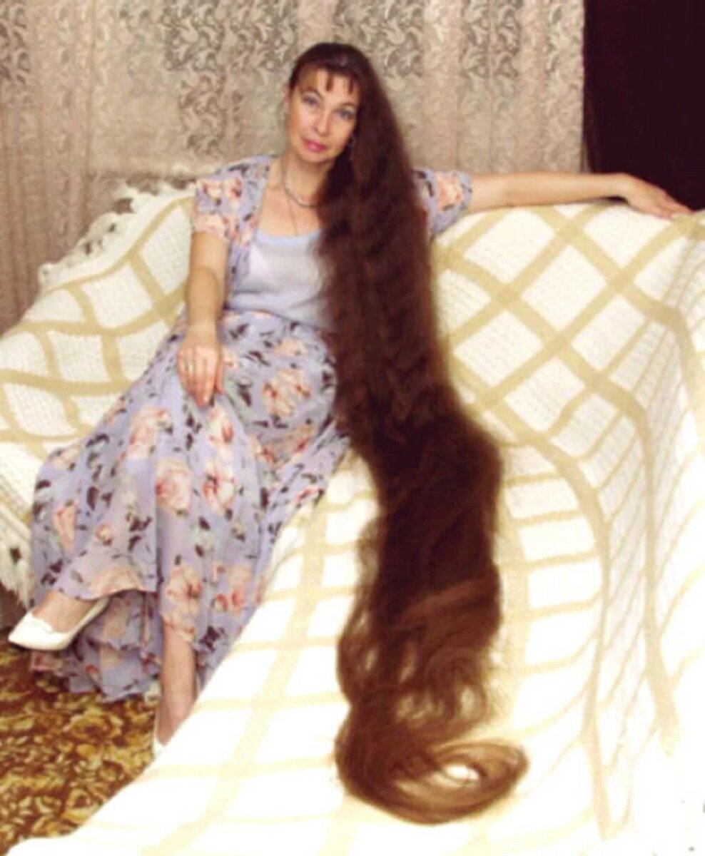 Для чего? Это попытка вписаться в книгу рекордов? Хммм… Я уже молчу про то, как это неудобно и затратно (во всех смыслах, начиная с покупки шампуня и кондиционера).