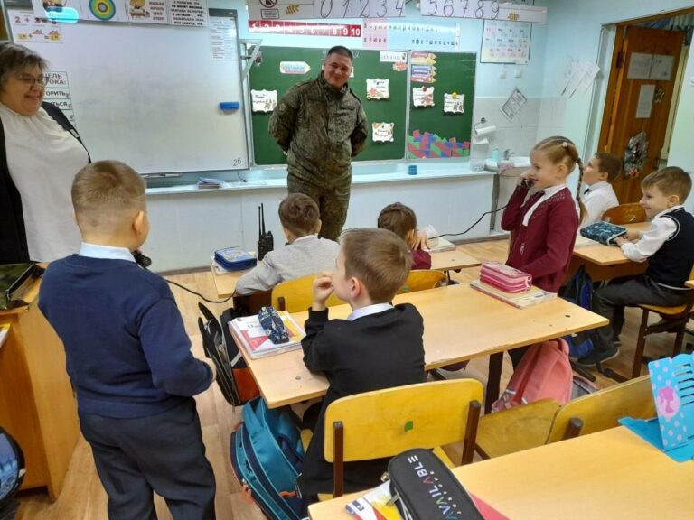    В День Героев Отечества оренбургским школьникам рассказали о подвигах российских солдат Кристина Просвиркина