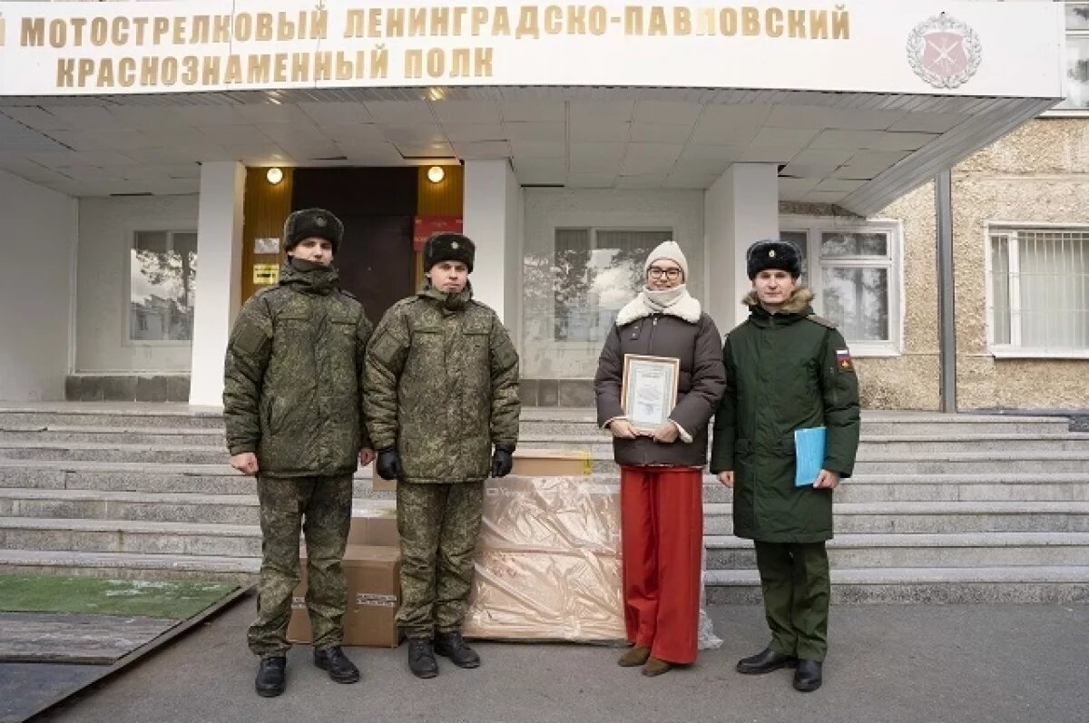    Депутаты Екатеринбурга передали подарки солдатам и семьям бойцов