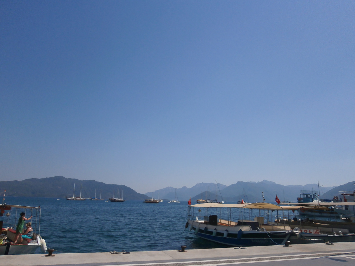 Мармарис - бывшая рыбацкая деревушка, которая сейчас живёт за счёт туризма. 