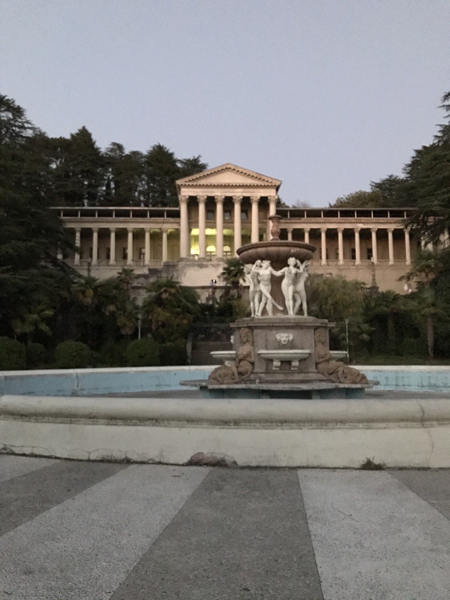 Все фотографии моим. Так как уже стемнело, то качество тут подводит(