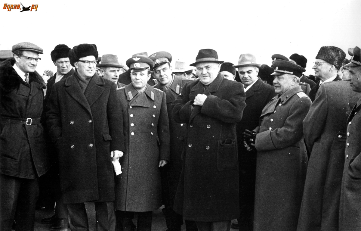 В первом ряду справа налево: Тюлин Г.А., Королев С.П., Гагарин Ю.А., Келдыш М.В.