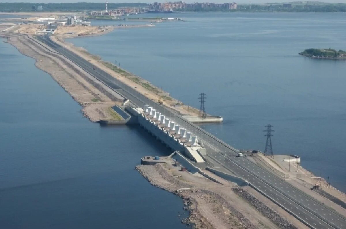    Из-за учений МЧС в ночь на 10 декабря будет перекрыта дамба у Кронштадта