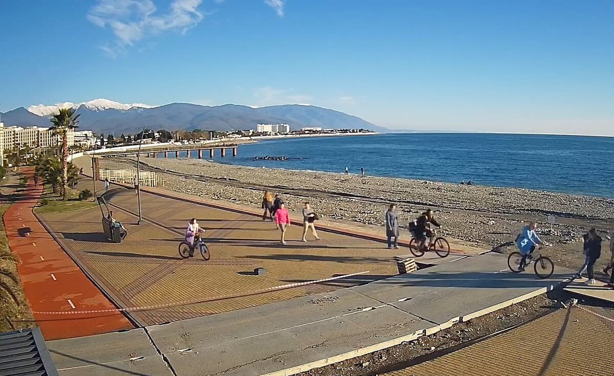 В такие дни можно наслаждаться зимним солнцем прямо на пляже,