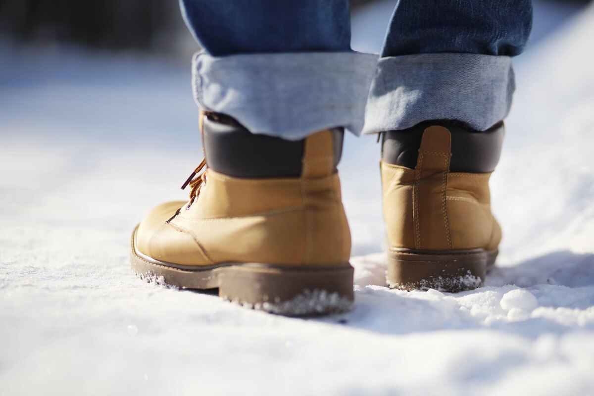     Как ухаживать за обувью зимой — за кожаной, замшевой и мембранной