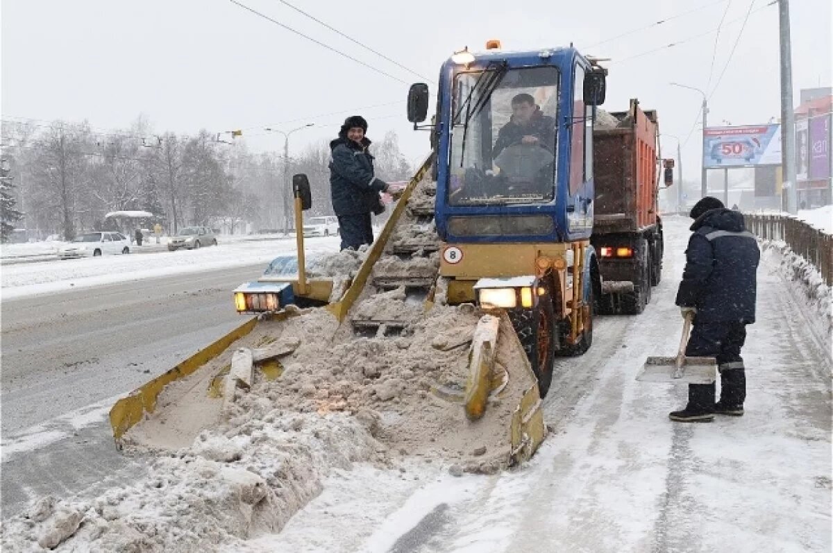    На дорогах Казани из-за снегопада образовались огромные пробки