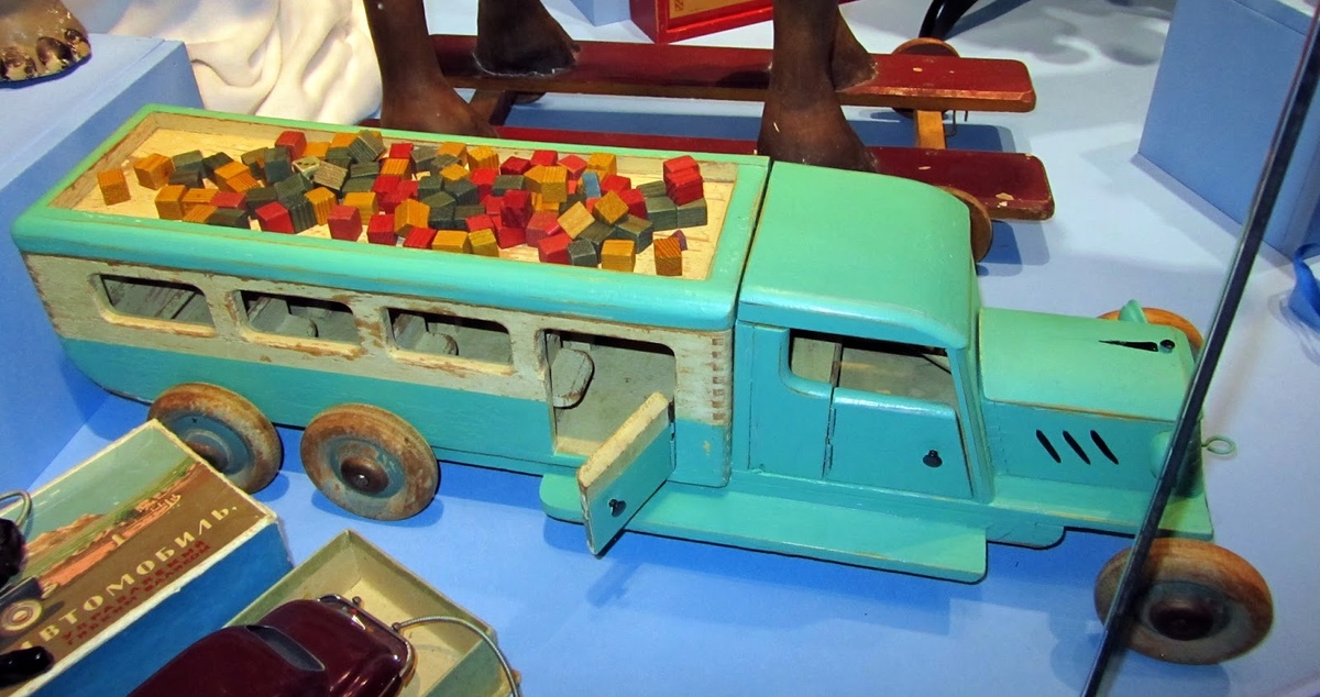 Автобус, артель "Любимая игрушка", фото из открытых источников, листаем галерею -->>