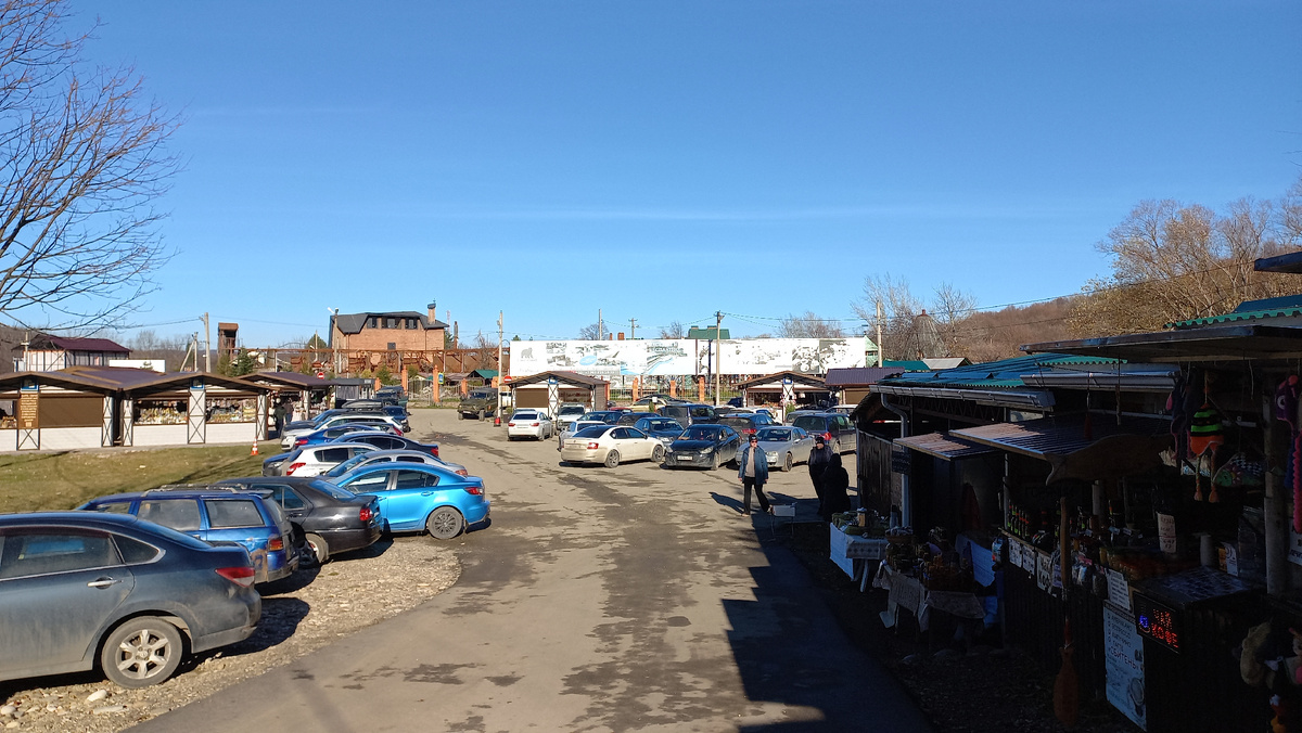 Парковка на территории Гуамского ущелья (декабрь, 2024г)