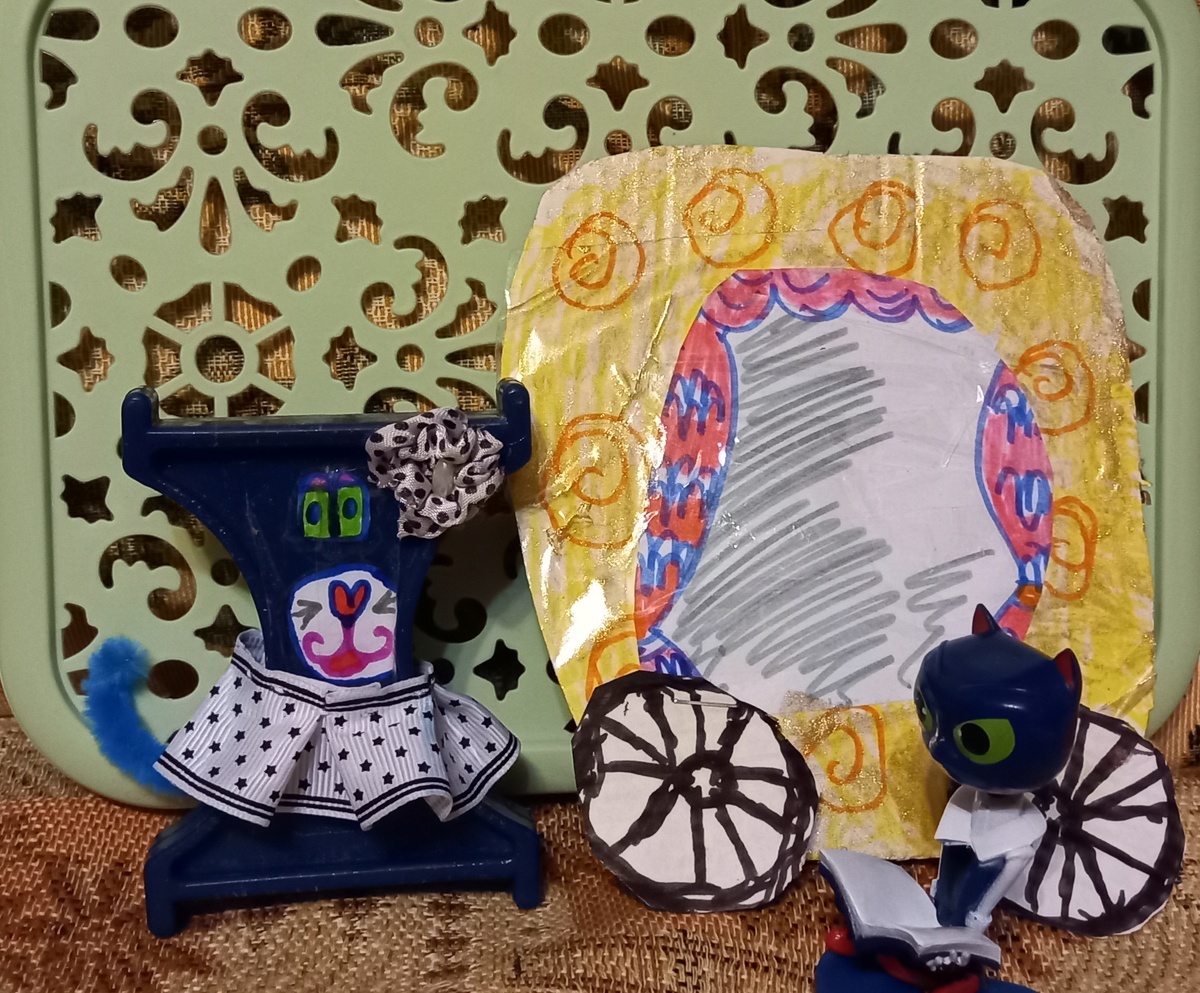 А Кот из "Сказочного патруля", на которого Ребекка очень похожа, стал пажом.