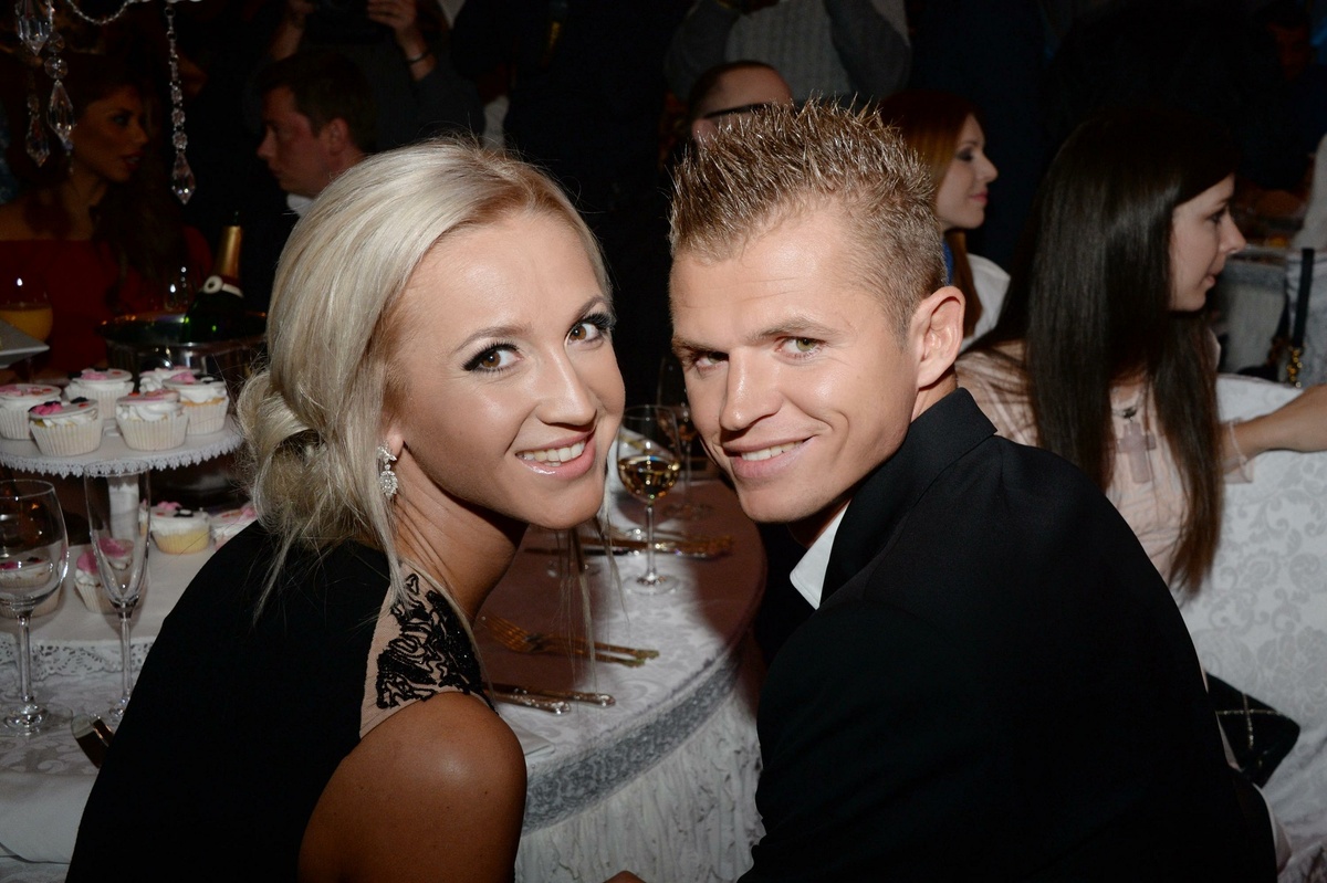 Ольга Бузова долгое время не знала, сколько на самом деле зарабатывает Дмитрий Тарасов. Фото: социальные сети.