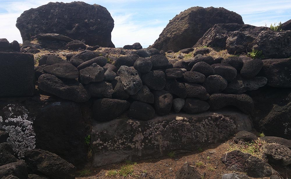 Участок «реставрации» на аху Ваиху