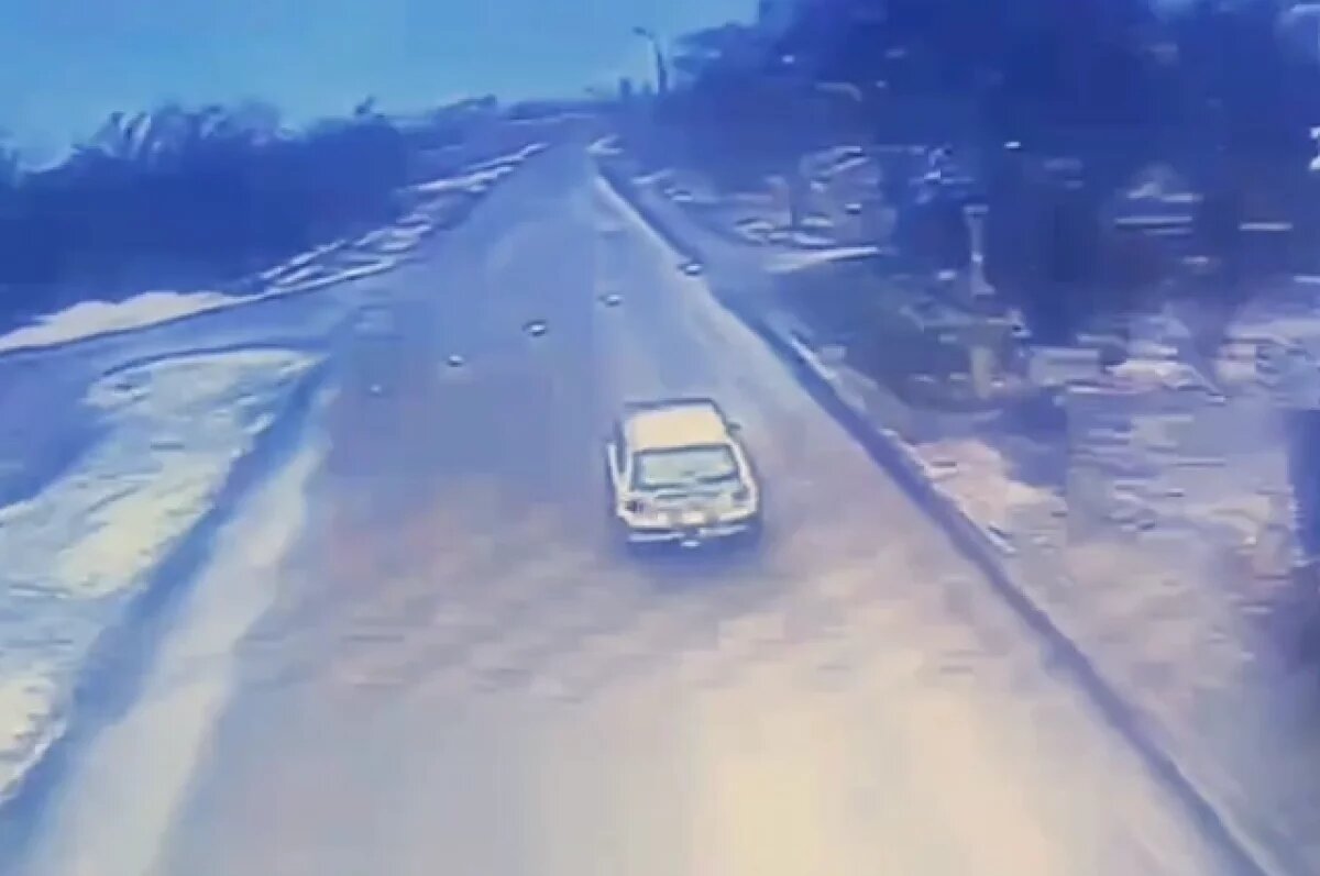    В Сети появилось видео атаки дрона ВСУ на машину со священником в Горловке