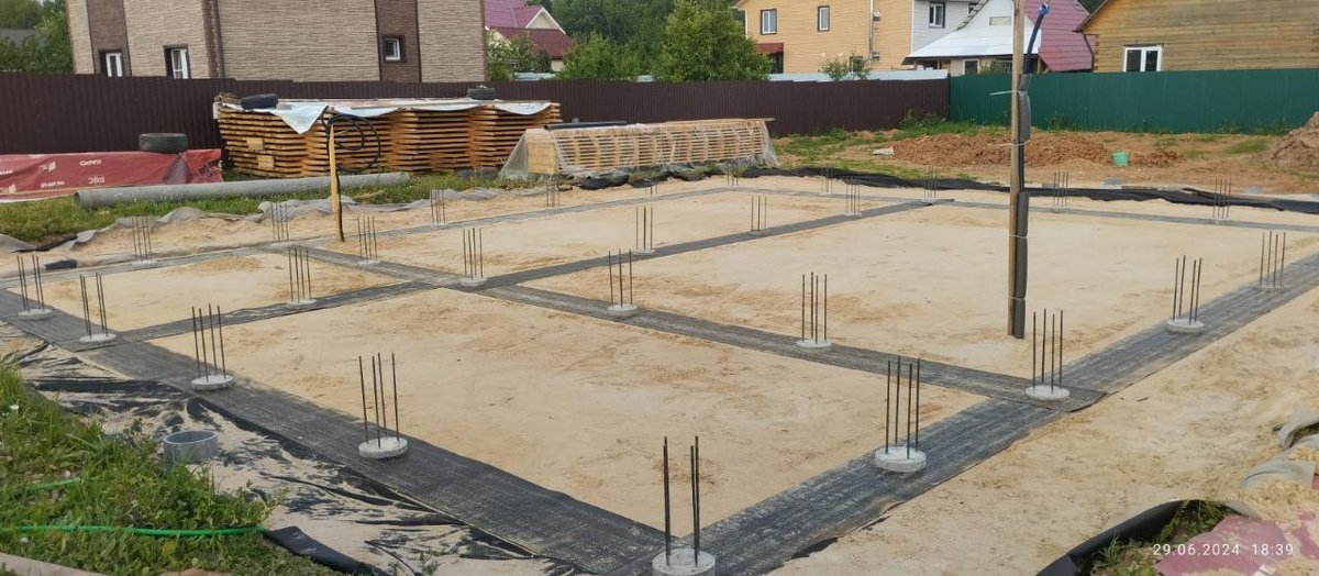 Сваи уходят на 2,5 метра под землю 