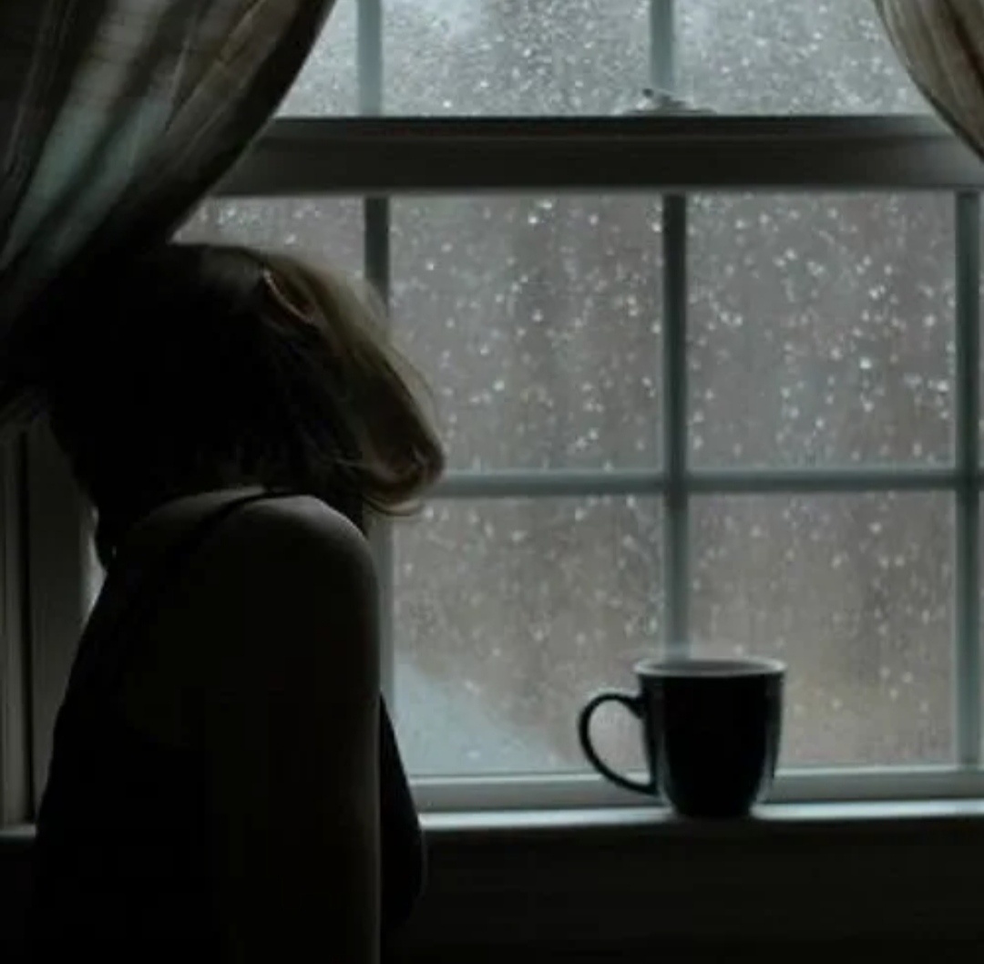 Все чаще она вставала к светящемуся ночными огнями окну ( взято из Яндекс картинки )